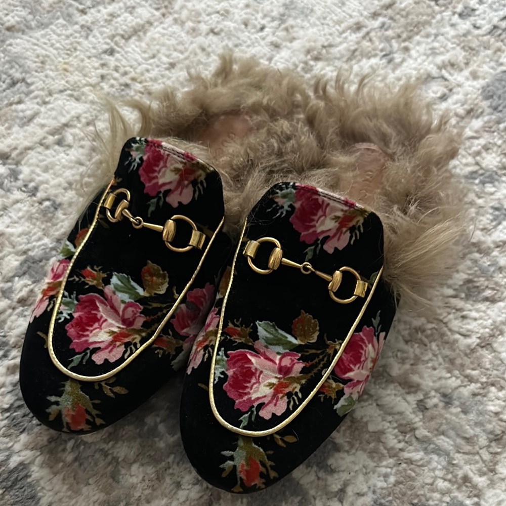 💯Auth. Gucci fur slippers sz 37